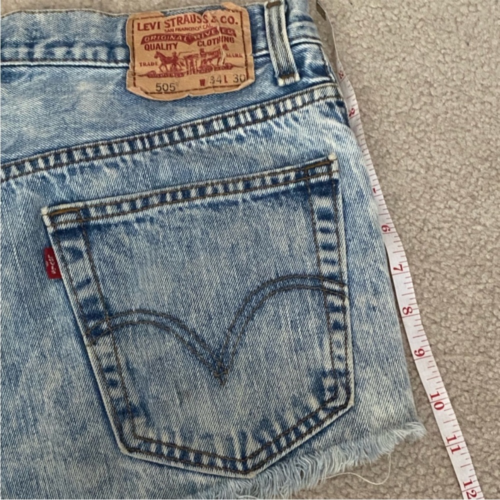 Vintage Acid Wash Cut-off Levi's 505 Sz 30 Denim Distressed Women Shorts - Picture 9 of 9